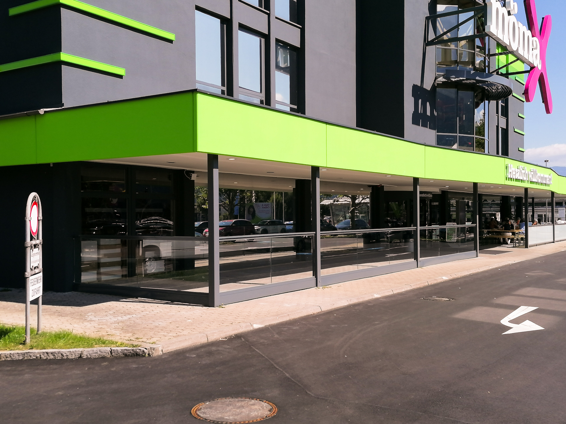 Möbelgeschäft Glas